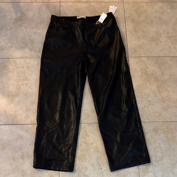 Abercrombie & Fitch Pants - Abercrombie & Fitch The 90’s Relaxed Jean Ultra High Rise
Black Vegan Leather